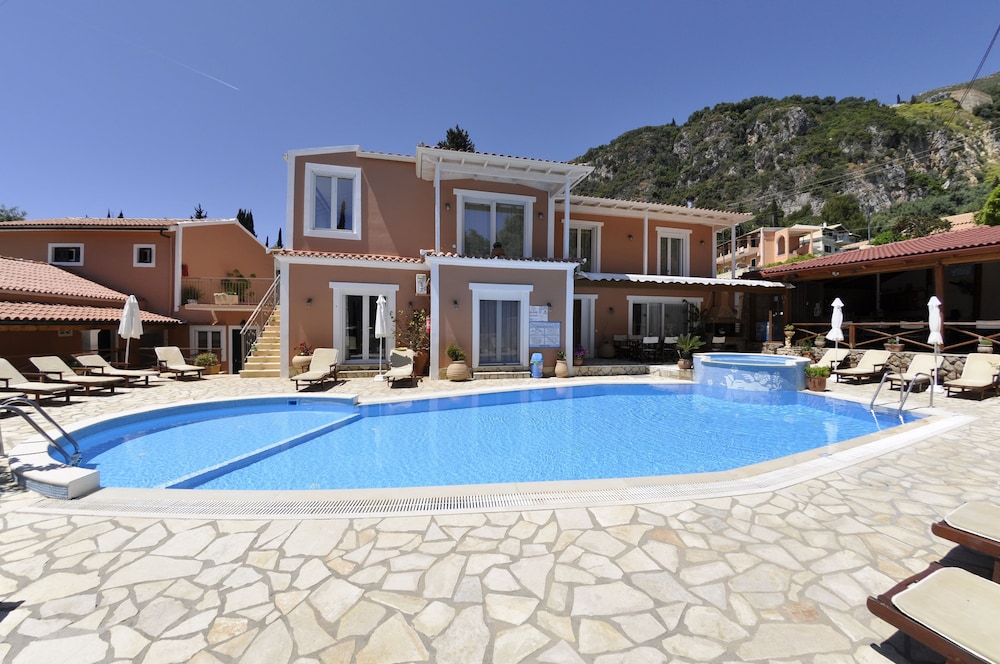 Angels Pool Bar - last minute hotel in Corfu