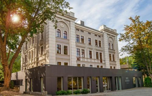 Hotel Alhambra — hotel in Ladek-Zdroj