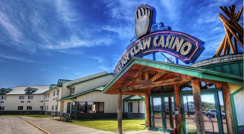 Bear Claw Casino & Hotel — hotel in Carlyle