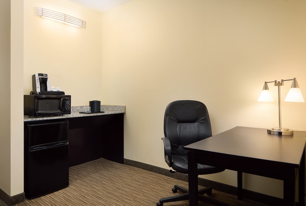 Holiday Inn Express & Suites Alpharetta Windward Parkway by IHG - photo 20