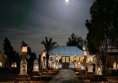 Desert glamping experience - carbon neutral hotel in Unknown City