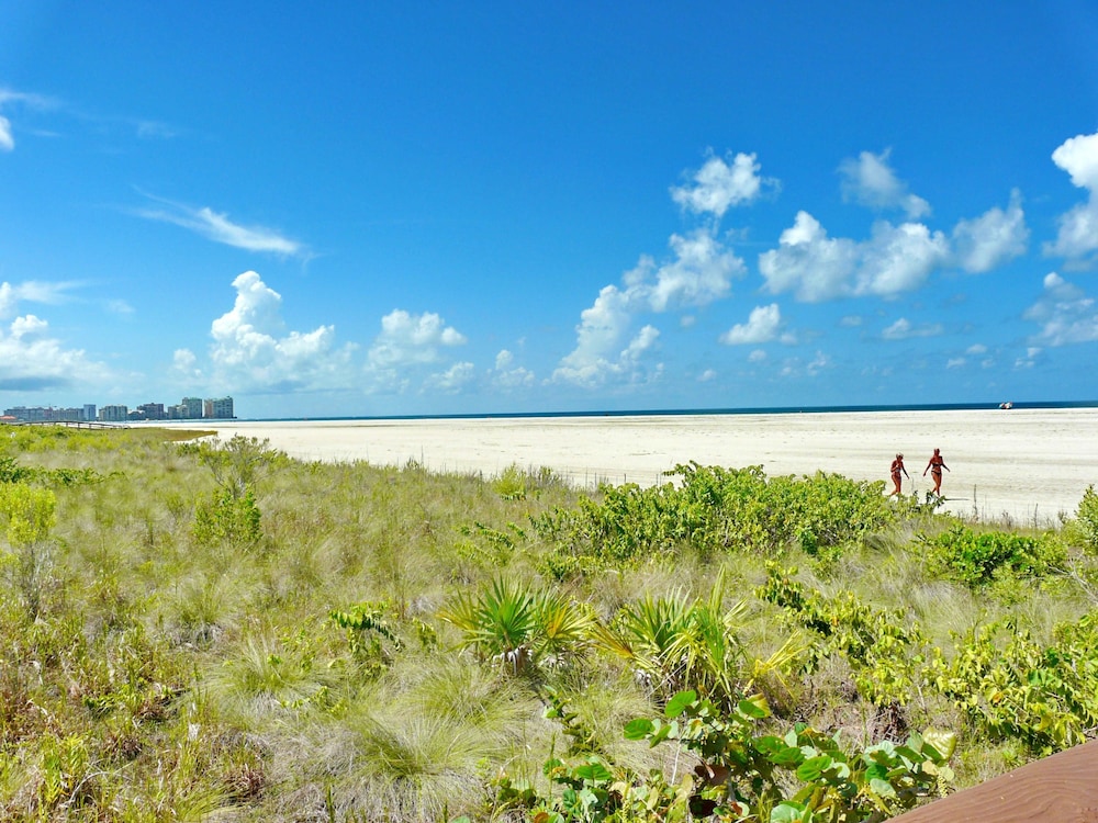 South Seas Tower 2 1001 - photo 31