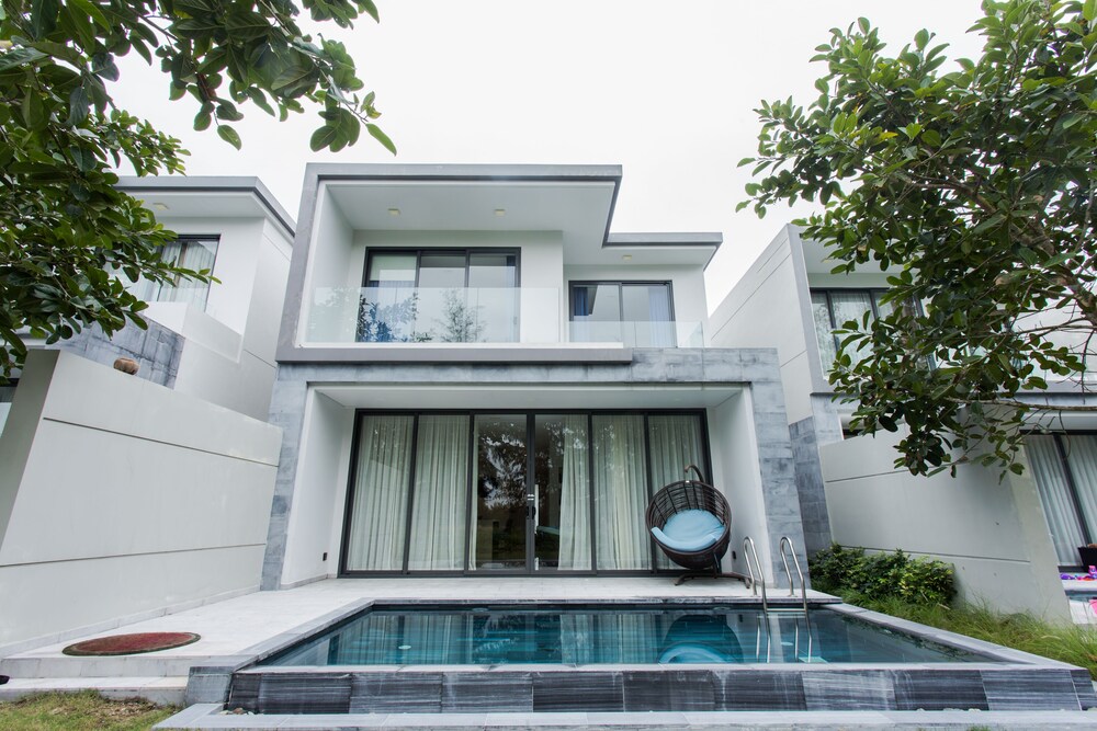 Ocean Villas Danang 4BR Private Pool IDCWH — 4-Star Luxury Hotel in Da Nang, Vietnam