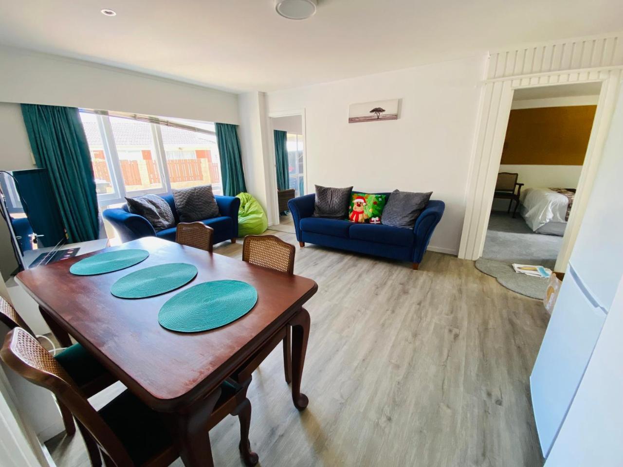 Delight at Golf in Auckland, New Zealand