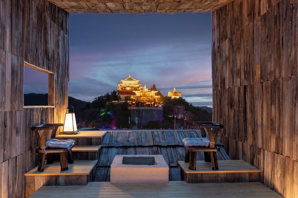 Shangri la Nine Shepherds Oxygen Retreat in Shengping, People's Republic of China