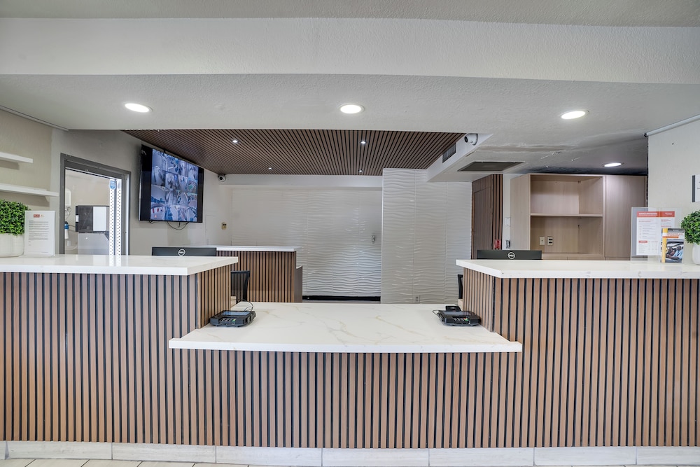 Econo Lodge Stockton near I 5 Fairgrounds - photo 3