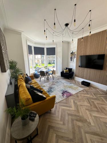 No 3 luxury 2 bed 1st floor apartment with free parking Lytham St Annes — 4-Star Luxury Hotel in Lytham St Annes, United Kingdom