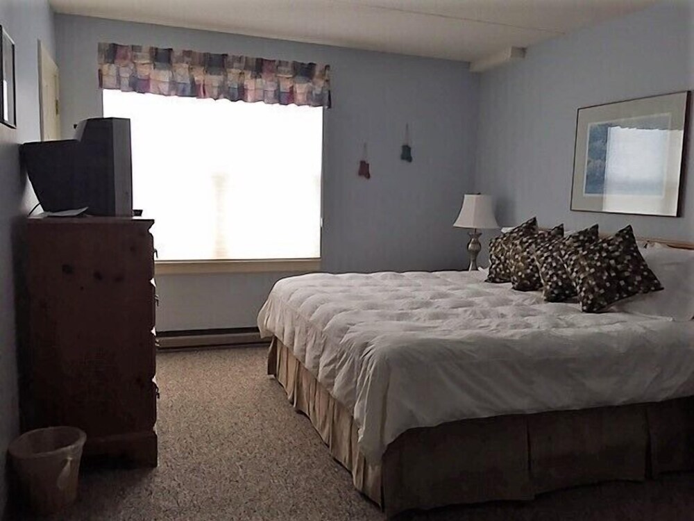 Golden Eagle Lodge Resort - photo 7