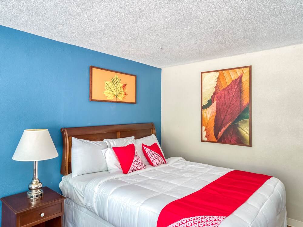 OYO Hotel Battleboro - photo 12