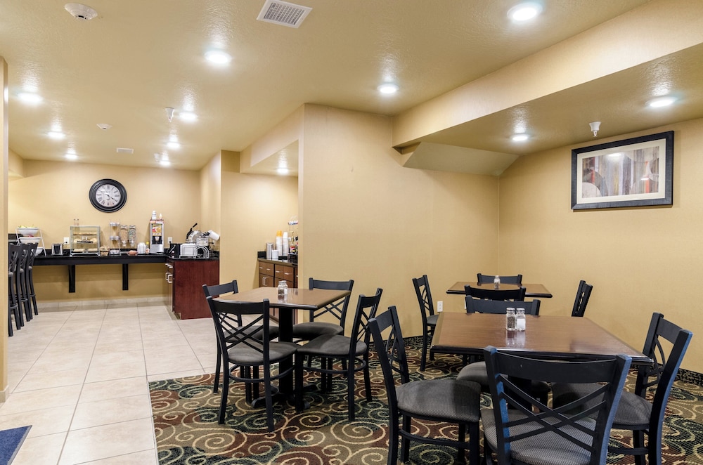 Cobblestone Inn & Suites Cambridge - photo 35