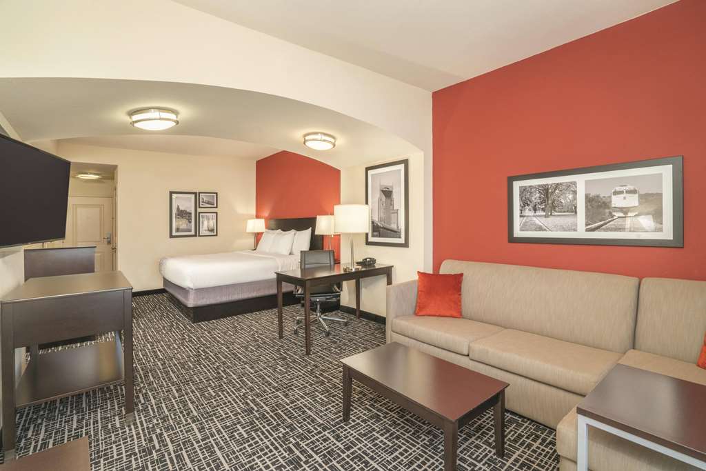 La Quinta Inn & Suites by Wyndham Smyrna TN Nashville - photo 20