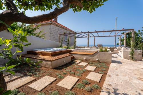 Maxima Comoda luxury villa