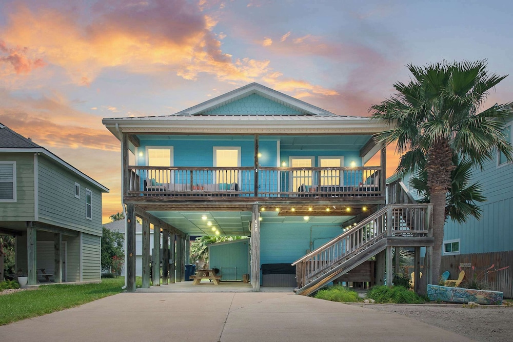 Fin and Feather Cozy for 8 in Port Aransas, United States