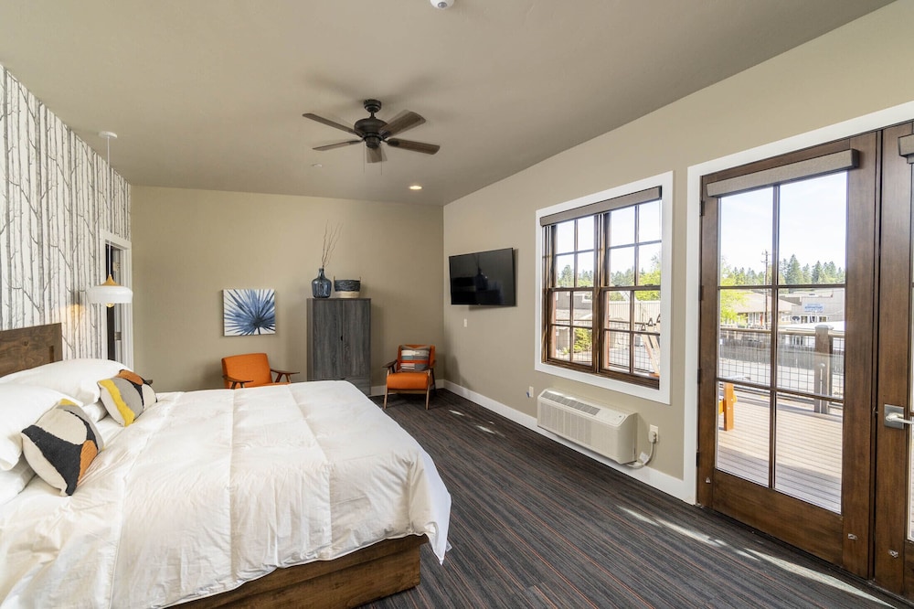 Ski Inn Taphouse Hotel - photo 17