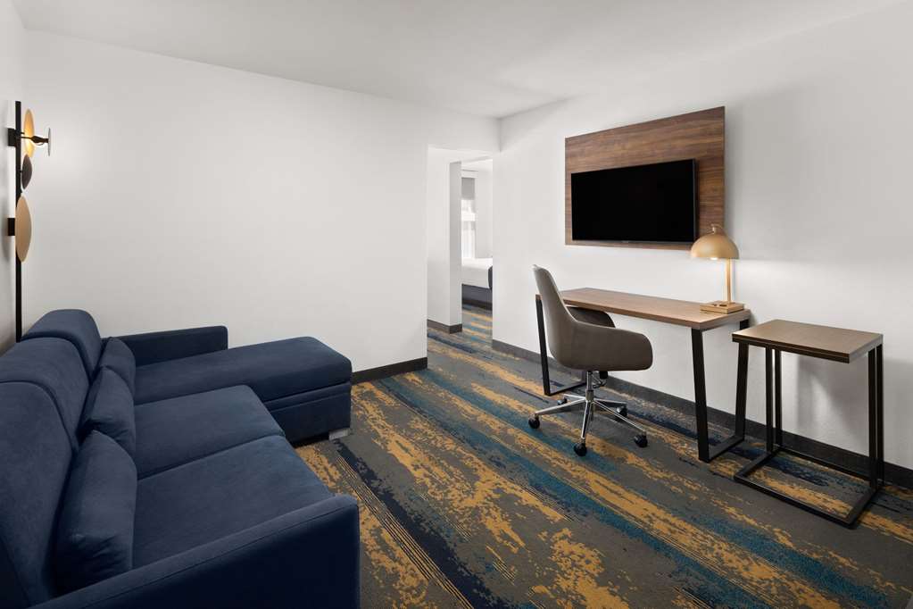 La Quinta Inn & Suites by Wyndham Kennewick - photo 31