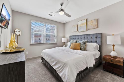 Modern & Chic 1BR Luxury Apts Close to Downtown & Airport — 4-Star Luxury Hotel in Austin, United States