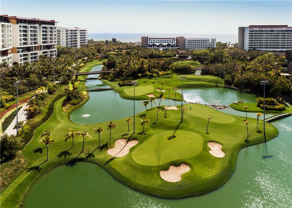 BON Park Hotel NV Golf Lakes Golf Course
