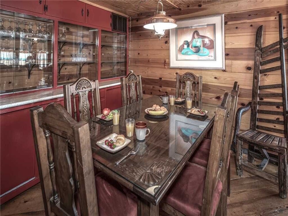 Big Bear 3 Bedrooms Stone Fireplace Midtown Sleeps 8 - photo 6