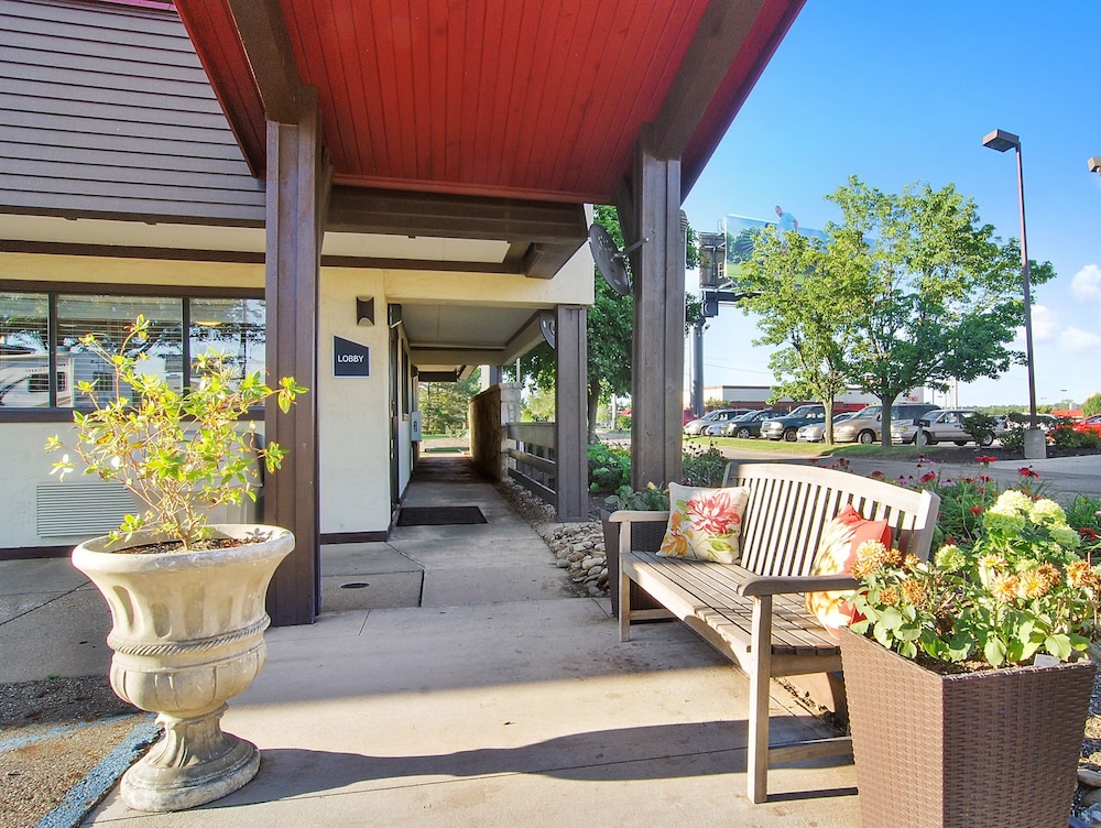 Red Roof Inn Canton - photo 26