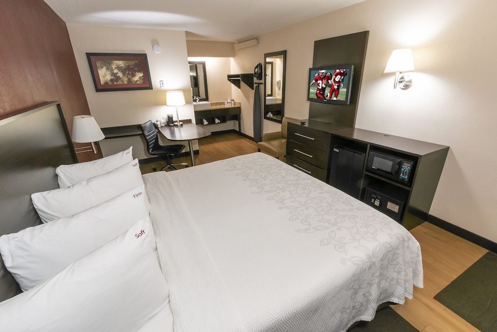 Red Roof Inn PLUS St Louis Forest Park Hampton Ave - photo 11