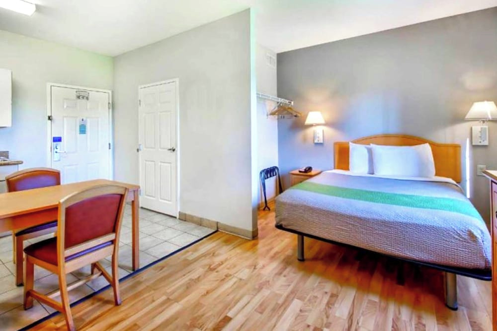 OYO Townhouse Sulphur LA Extended Stay - photo 5