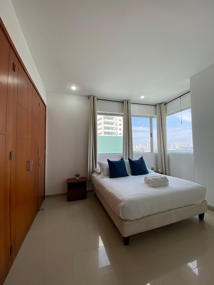 U GO Infinito en Bocagrande Vista al Mar — 4-Star Luxury Hotel in Cartagena, Colombia