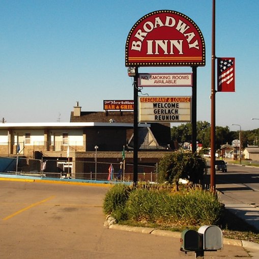 Broadway Inn Yankton - photo 15