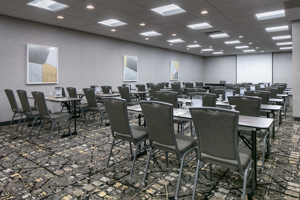 Holiday Inn Hotel & Suites Des Moines Northwest by IHG - photo 48