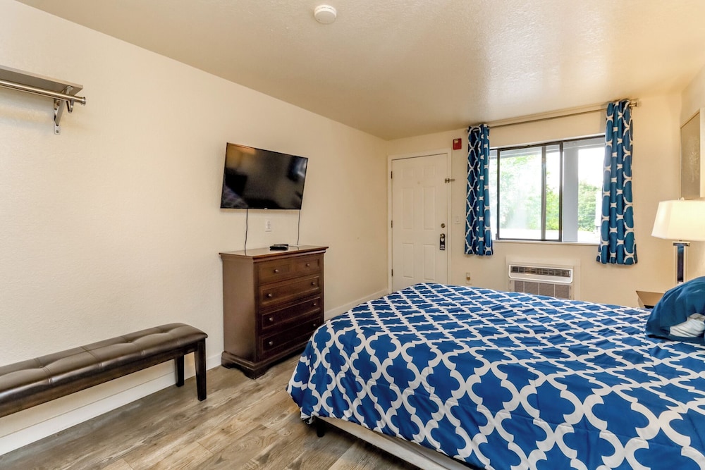 Belfair Motel - photo 14