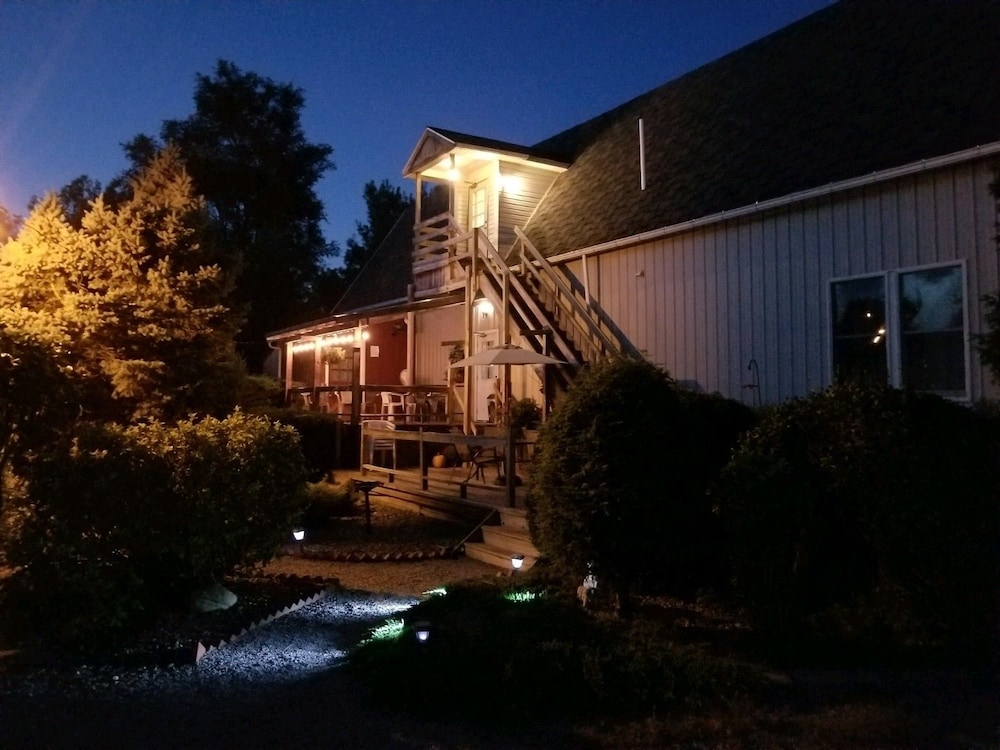 Lake Ontario Motel & Inn - photo 40
