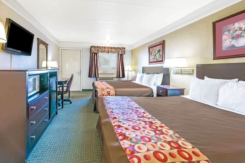 Days Inn by Wyndham Gainesville - photo 21