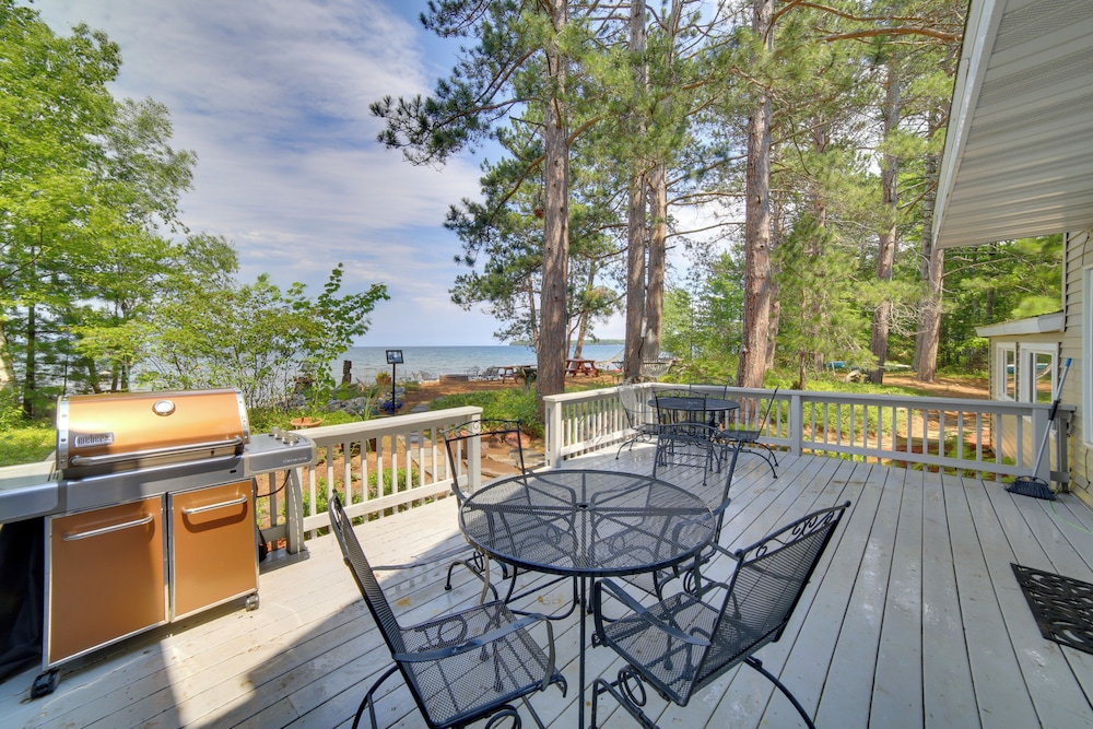 Lakefront Lookout Private Sand Beach on Superior in Bay, United States