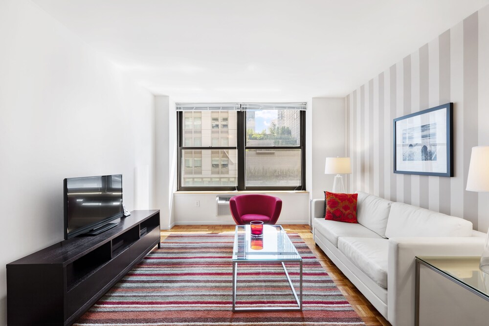 Furnished Quarters at Grove Pointe - photo 10