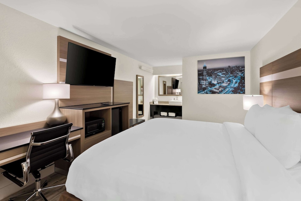 Clarion Pointe Kennesaw Town Center - photo 18