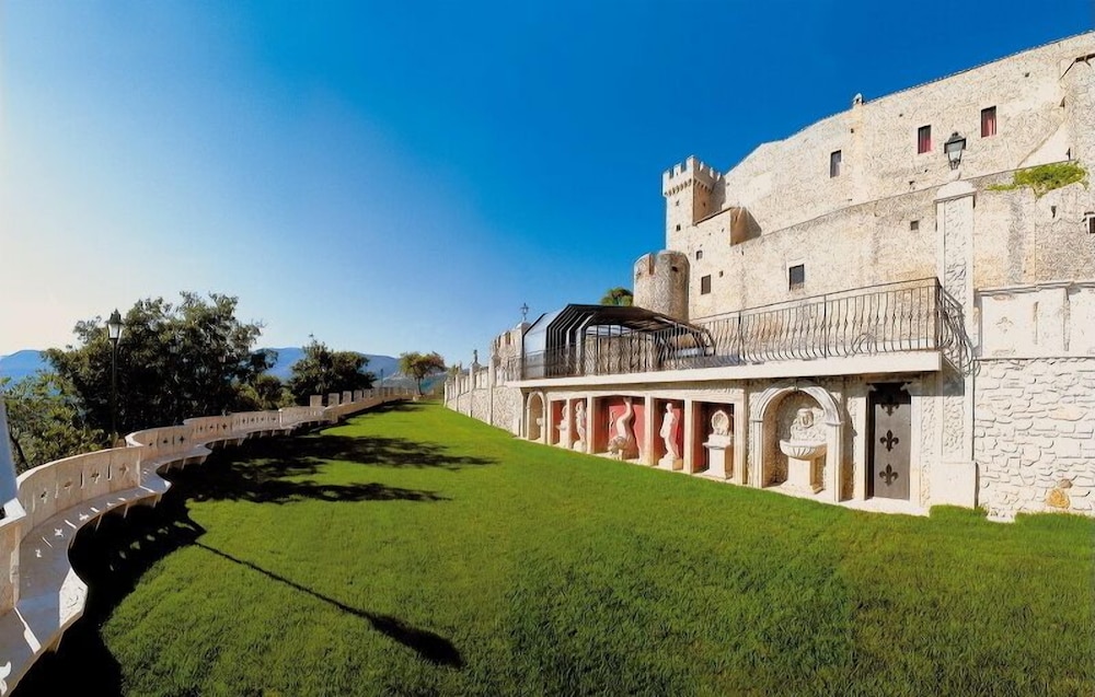 Castello Orsini Hotel