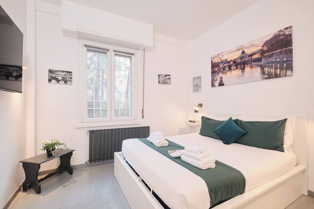 Vatican Jubilee Domus St Peter Wi fi A C — 4-Star Luxury Hotel in Rome, Italy