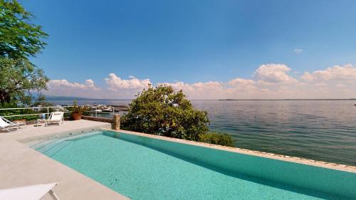Villa Flora — 4-Star Luxury Hotel in Manerba Del Garda, Italy