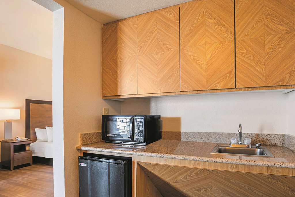Wingate by Wyndham Galveston Beachfront at the Seawall - photo 36