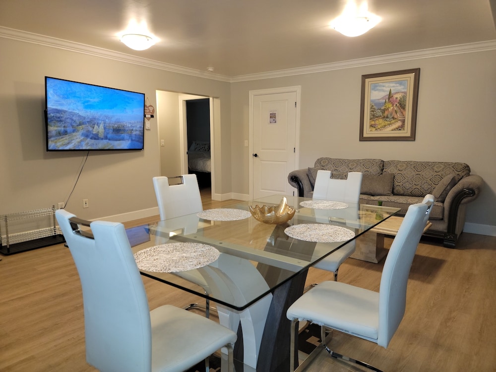 Oscar Inn & 2bd Suite up to 6 people private — 4-Star Luxury Hotel in Abbotsford, Canada