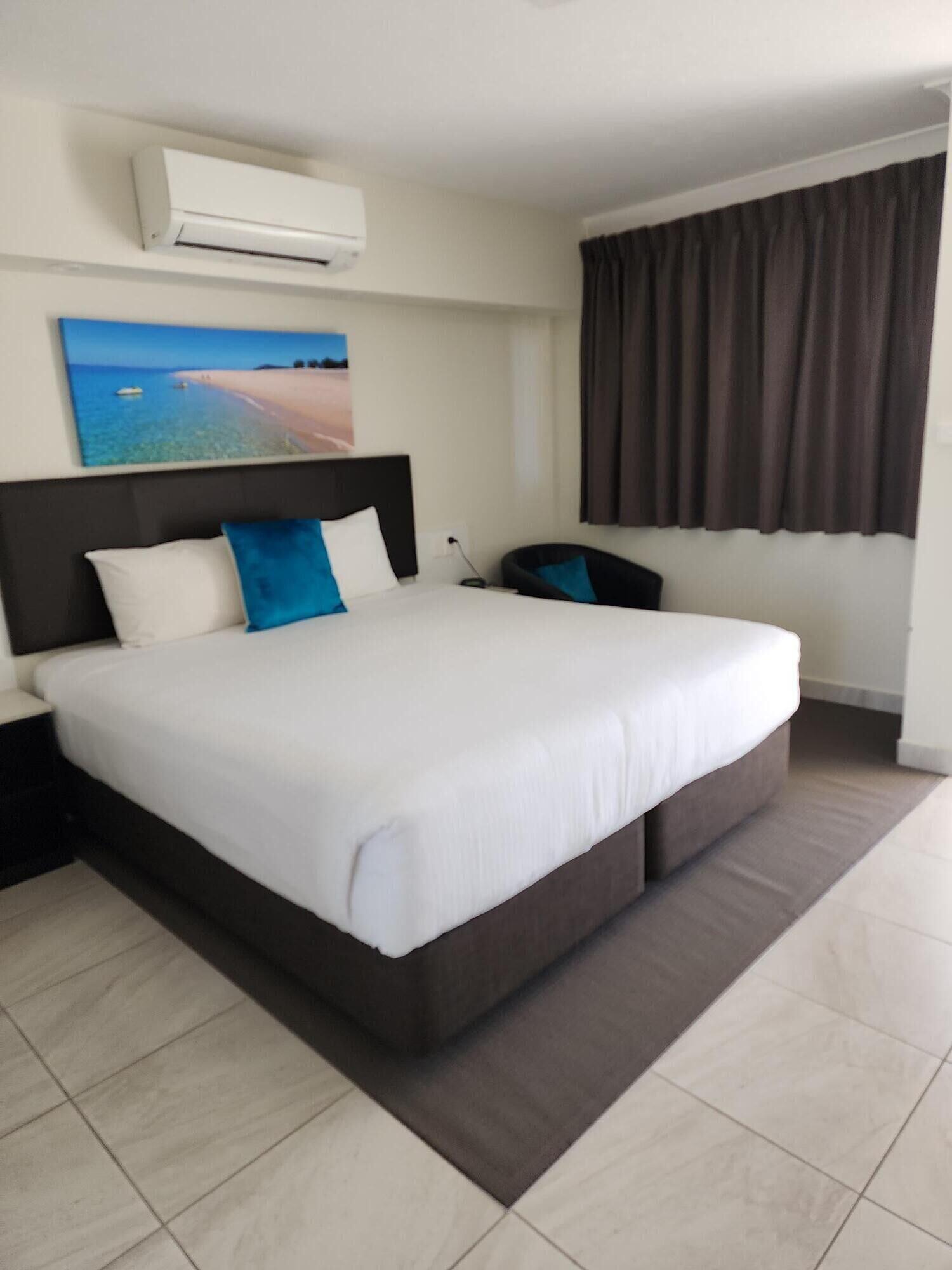 Deluxe Studio Unit 12 — 4-Star Luxury Hotel in Emu Park, Australia