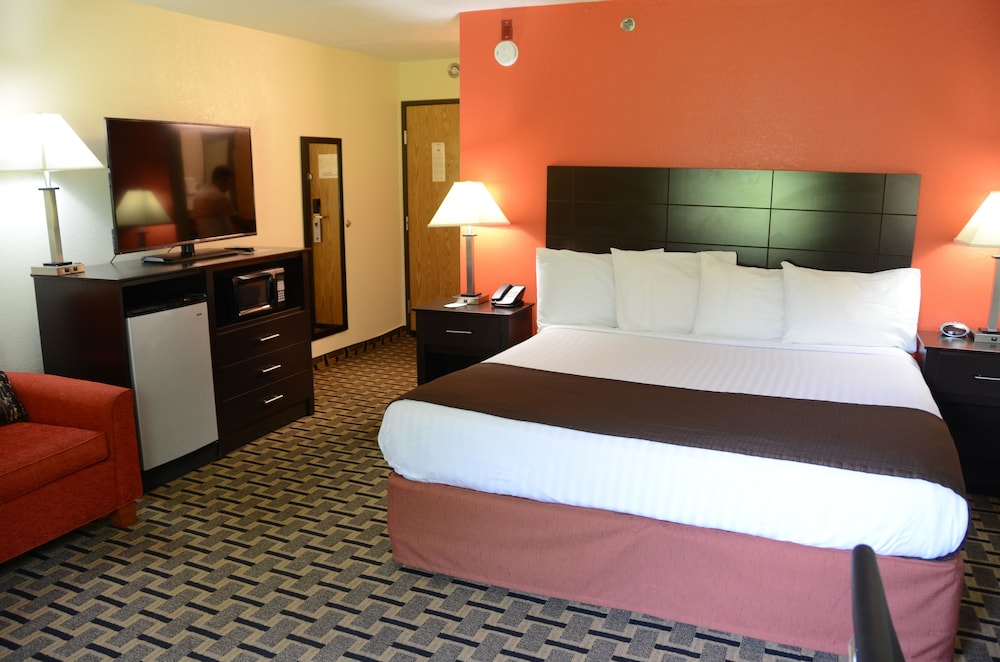 AmericInn by Wyndham West Burlington - photo 32