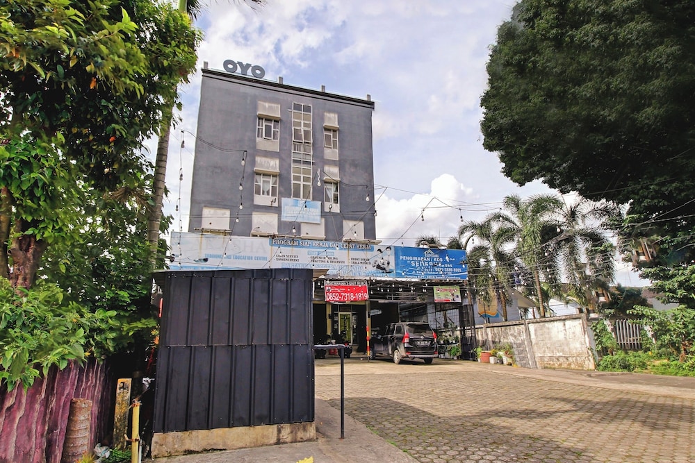 OYO 90226 Penginapan Sederhana Syariah - carbon neutral hotel in Palembang