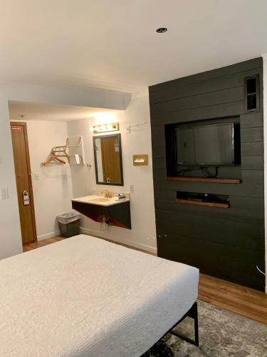 The Brooks Hotel - photo 34