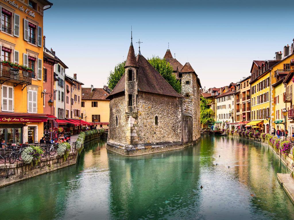 Les Tourterelles OVO Network — 4-Star Luxury Hotel in Annecy, France