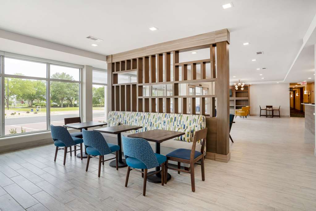 Comfort Inn and Suites Destin Near Henderson Beach - photo 47