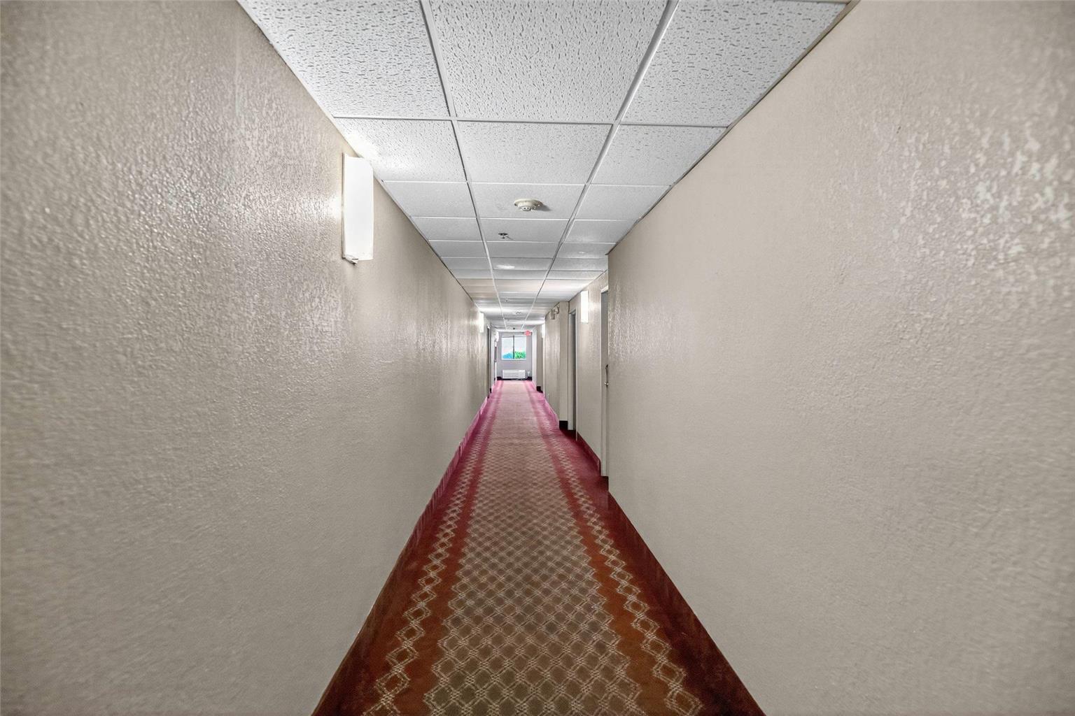 Econo Lodge Princeton - photo 40