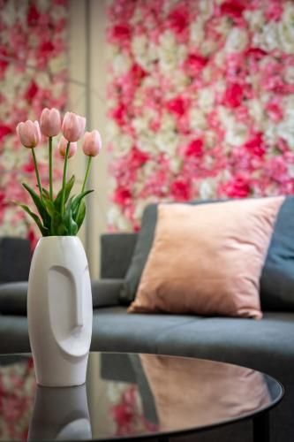 Rose Garden Apartment — 4-Star Luxury Hotel in Budapest, Hungary