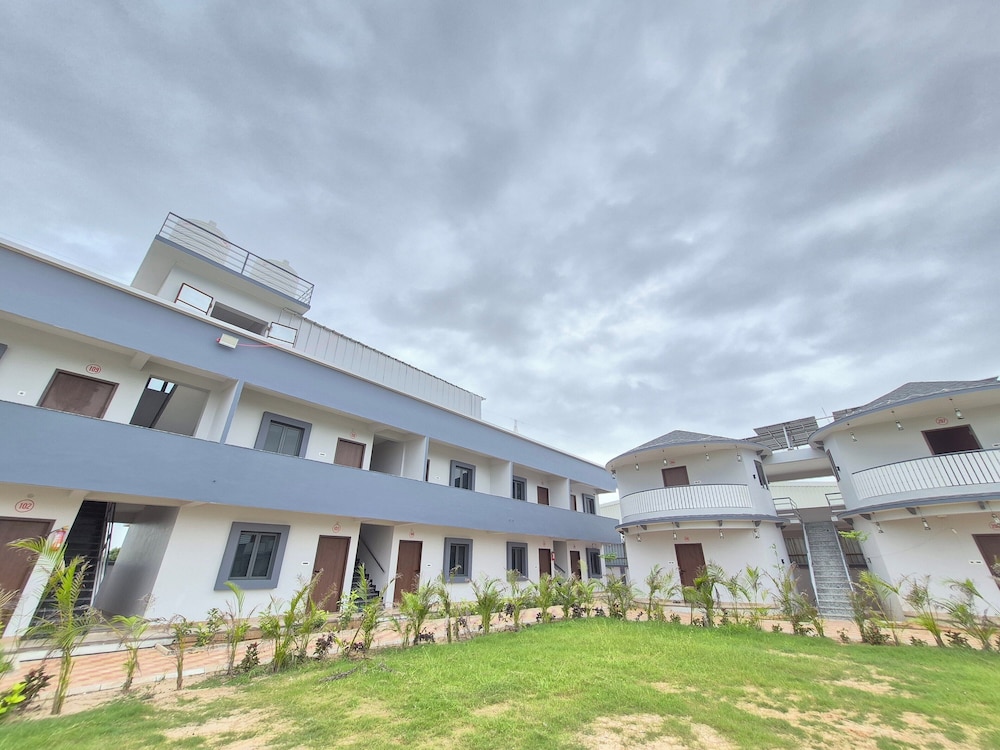 Hk Resort - carbon neutral hotel in Bhuj
