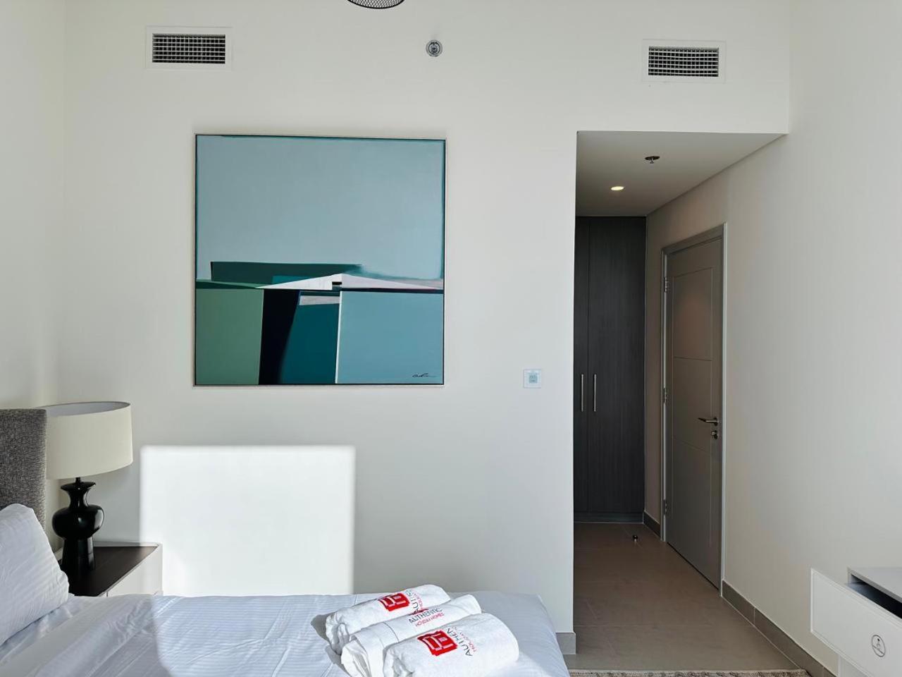Homelike Charm High End Furnished and Luxurious — 4-Star Luxury Hotel in Dubai, United Arab Emirates