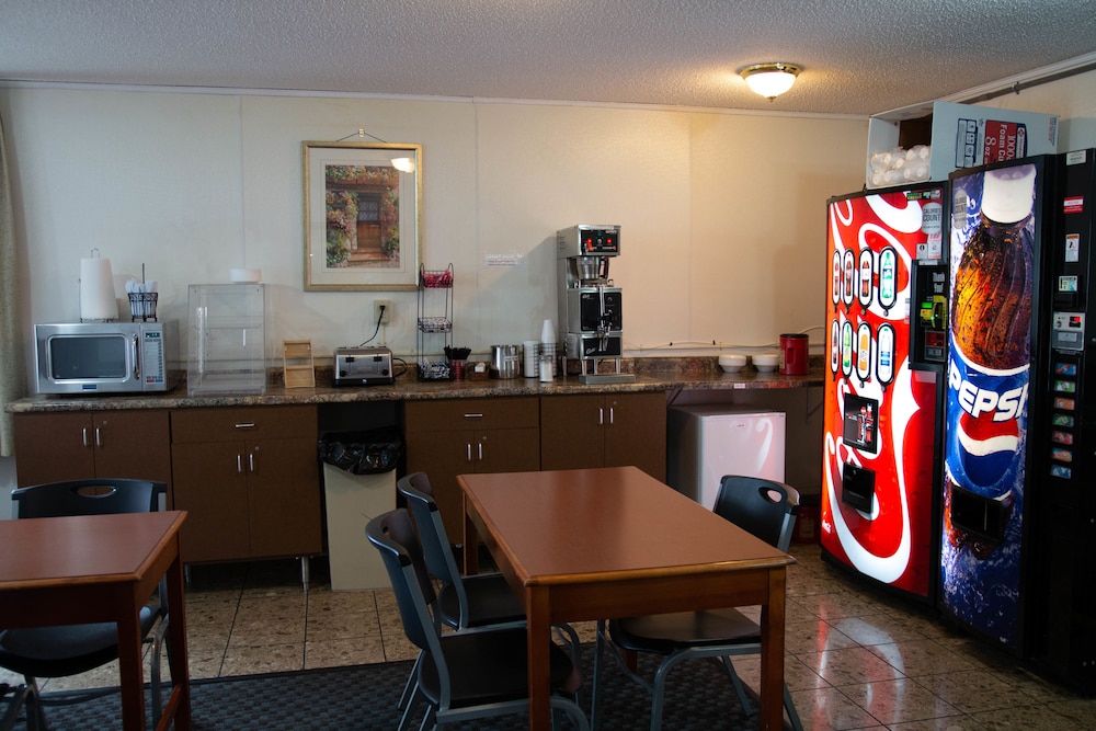 East Grand Inn - photo 36